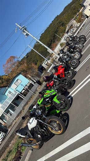 さき on Instagram: "All Bike Girl's💕 #バイク女子#女子ツーリング #四国#淡路島 #笑いすぎた1日#happy#happyday#大人の休日 #走行動画 #バイクおっさん #見た目はおっさん心は乙女 *☼*――――*☼*――――*☼* #バイク #バイクが好き #バイクのある風景 #バイクのある景色 #バイクのある生活 #Kawasaki#Kawasakimotorcycle #w800#w800SpecialEdition #低身長ライダー#短足ライダー #bikestagram *☼*――――*☼*――――*☼* #ぱちこの記録🌻"