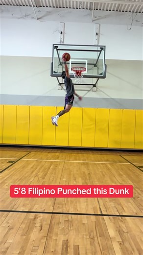 Amazing One-Handed Dunk Finish in Basketball