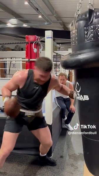 Hard-hitting Heavyweight Boxing Training