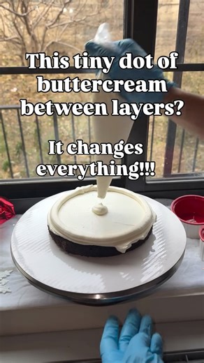 Jose and Alex 🧁 The cupcake bouquets guys | When your filling is soft or slightly runny, that tiny buttercream dot acts like glue. It locks the layers in place, reinforces the cake’s... | Instagram