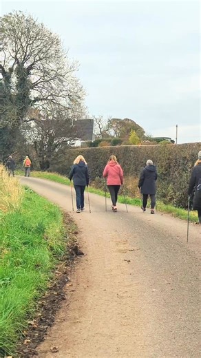 4.3K views · 19 reactions | Today at Nordic Fridays we tried out the Japanese Interval Walking technique - have you heard of this before??  3 minutes normal walking 3 minutes brisk walking Repeat x5 = 30 mins Give it a try next time you're out for a walk and let me know how it goes! 珞 #iwt #intervalwalking #nordicwalking #britnw #japaneseintervalwalking | Gillian's Walks | Facebook