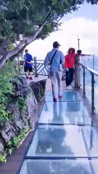 "The Most Breathtaking Glass Bridge on Earth — You MUST See This! 😍🌉"