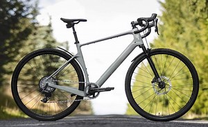 MTBブランドのYTからフロントサスペンションを備えたYT Szepterグラベルバイク登場