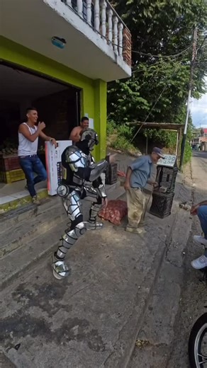 ROBOTRON on Instagram: "Báilalo rocky 😂😂🕺🏼"