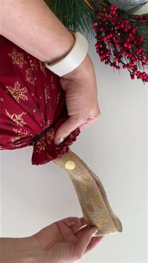 Giant Christmas ornaments with bouncy balls #christmascrafts