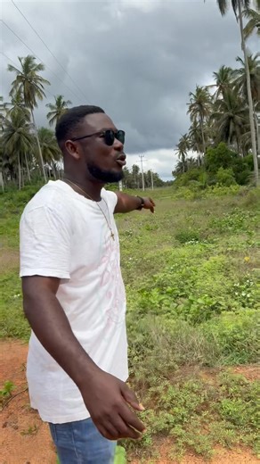 Bonjour famille, c’est une vidéo à main levée, voyez vous la tenue que j’ai porté 😂😂😂. ✅ mais c’est une offre rapide, très rapide. ✅ 400m2 à 400m de la mer et à 300m de la voie bitumée reliant Abidjan jacquville . ✅ Quand c’est comme ça tu vois la mer 🌊 tu vois aussi la voie principale , tu n’a pas problème avec quelqu’un 😂😂😂. ✅NB: les visites sont gratuites. ✅ 0779787496 WhatsApp ✅ 0586882767 appel uniquement #dndservicesimmo #lotissementapprouve #TerrainAvecACD #diaspora #MCLU #client #