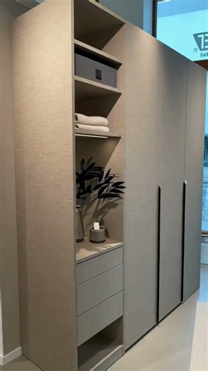 Dieser Kleiderschrank ist ein echtes Interior-Statement! #einbauschrank