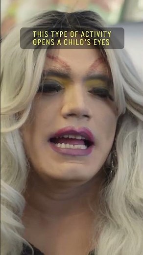 Drag queens come out for storytimes 💅📖📚#dragqueen #lgbtq #pridemonth