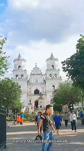Esquipulas es una ciudad y uno de los 11 municipios que conforman el departamento de Chiquimula en la república de Guatemala, esta ubicado en la zona sureste del país centroamericano y es conocida alrededor del mundo por ser la capital del catolicismo regional. #coneduardoamador #turismo #viajes #automobile #travel Antes de la llegada de los conquistadores españoles era habitado por indígenas de la etnia Payaqui. El nombre Esquipulas viene del nahualt que significa Lugar donde abundas las flores