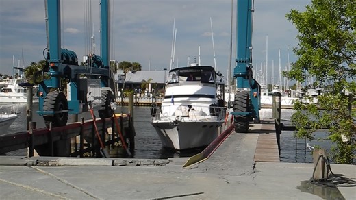 Need help, Ask Captain Chris - https://www.captainchrisyachtservices.com/education/ #jeffersonyacht #crackerboysboatworks #askcaptainchris #dockingcrosscurrent #docking #deliverycaptain | Ask Captain Chris