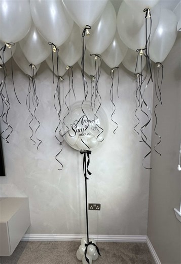 🤍💍 C O N G R A T U L A T I O N S 💍🤍 A stunning set up to surprise a newly engaged couple!! 15 helium ceiling balloons finished with subtle black bows complete with a matching bubble balloon !! Massive congratulations on your engagement 🤍🥂💍 #ceilingballoons #bubbleballoon #engagement #engagementballoons #creamballoons