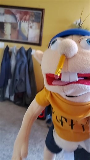 Jeffy tries a zipline when bored. He didn't do too well! 🧢 #foryoupage #foryou #comedy