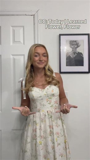 Flower in ASL💐 (Not a Teacher) #americansignlanguage #signlanguage #asl #signoftheday #learninglanguages #aslwithlola #flowers #flower #flowerlover | ASL with Lola