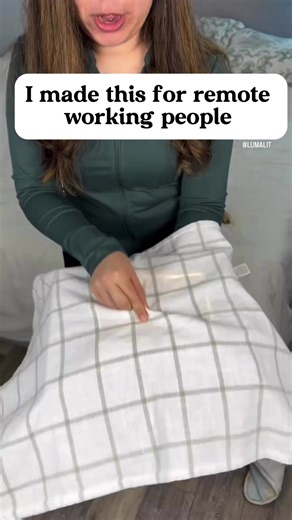 you work while traveling… this changes everything. Dual screens. One cable. Full workstation — inside your backpack. ✈️💼 Meet the Dual Boost Pro 14: Your portable productivity hub for airports, cafés, hotels, and on-the-go work. 👉 www.Displogia.com