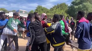 Thousands of migrants overwhelm Italy's Lampedusa