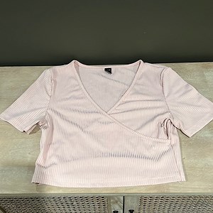 Ribbed Cross body V neck crop top short sleeve in Blush pink color