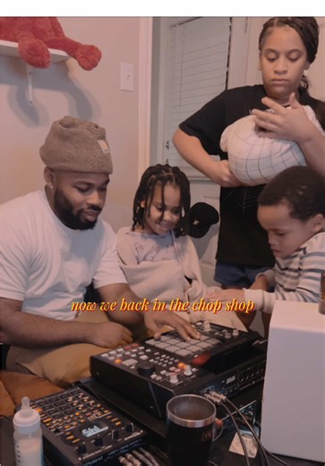 Beat Making with MPC2500 and SP404MK2: A Live Session