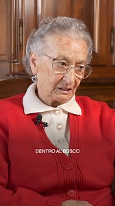 «Vi dirò: io paura non ne ho mai avuta. Avevo incassato tutto quello che mi aveva detto il nonno, e mi sembrava di avere il dovere di fare qualcosa per quello che aveva subito. Quando lui era giovane, fu massacrato di botte dai fascisti perché non voleva prendere la tessera del fascio». La storia di Flora Monti (Monterenzio, Bologna, 1931), staffetta partigiana all’età di 13 anni (tra le più giovani d’Italia) ha inizio da qui. Nata in una famiglia di antifascisti, si ritrova naturalmente a prend