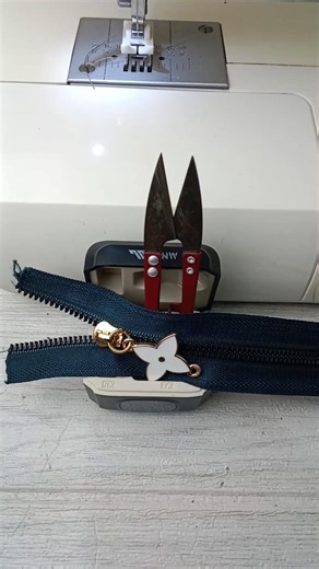SEWING TIPS AND TRICKS FOR BEGINNER Install the Zipper slider