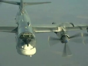 ツポレフ Tu-95　ベア が空中給油を受けるだけ