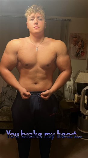 Harryjackjoseph on Instagram: "I started off at 60kg at 16 skinny at 6,1 then I bulked all the way up to 130kg at 17 6,1 as you can see in the first picture to now at 100kg 6,2 21 years old and still so much more progress is to come 100% natural people #gym #trialreel #muscle #bodybuilder #fitness #workout #gymmotivation #training #gymlife #exercise"