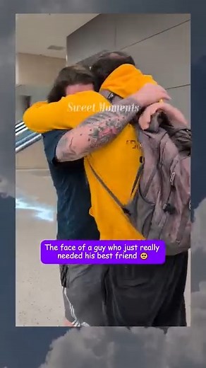 30K views · 1.4K reactions | The face of a guy who just really needed his best friend, they hadn't seen each other in almost 3 years 梁 #surprise #bestfriend #reunion #Heartwarming #fyp | Sweet Moments | Facebook