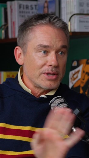 Body language experts say posture predicts behavior. There's zero data backing that up. What matters in interviews? The actual verbs. The words you use to describe your behavior. Not whether you look someone in the eye. — Follow for data-driven insights to lead, love and maximize performance. | Marcus Buckingham