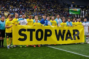 Blau-Gelb statt Schwarz-Gelb: BVB und Kiew setzen Zeichen für den Frieden - Sky Sport Austria