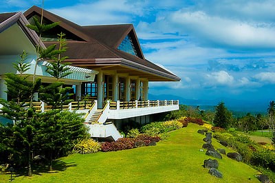 Dining at Tagaytay Highlands