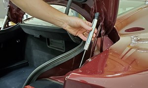 Changing the Trunk Gas Struts in an Aston Martin DB9