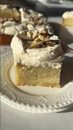 An incredibly moist almond ricotta cake. Easy, delicious. Recipe in description 🧁