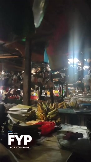 LINDOL SA PALENGKE Nagsigawan ang mga tindero sa palengkeng ito matapos silang yanigin ng lindol sa Agdao Public Market sa Davao City, October 10, 2025. Bagama’t balik-trabaho na sila ngayong araw, takot at pangamba pa rin ang dala ng nangyaring lindol kahapon. Sa kasalukuyan, hindi pa rin daw bumabalik ang kuryente sa lugar. #FYP | GMA Public Affairs