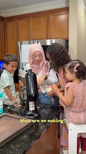 Our Thrive Gives program gives free Thrive Market memberships to individuals or families in financial need—including teachers, nurses, first responders, students, veterans, and SNAP EBT cardholders. Hind is an art teacher, a Thrive Gives member, and a mother of three young children. When we visited her at home in Atlanta, GA, she showed us how Thrive Market helps her to feed her family, navigate dietary restrictions, and create fun, delicious meals together in the kitchen. For more about Hind an