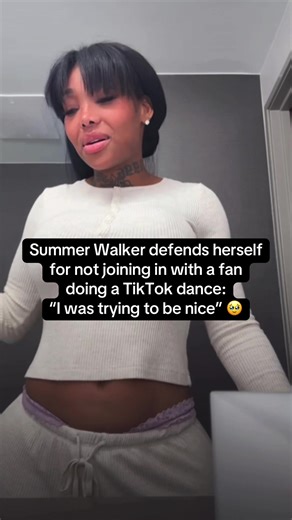 Summer Walker says she just didn’t know what to do when a fan wanted her to do a TikTok dance with her #summerwalker #fan #celebrity #artist #music