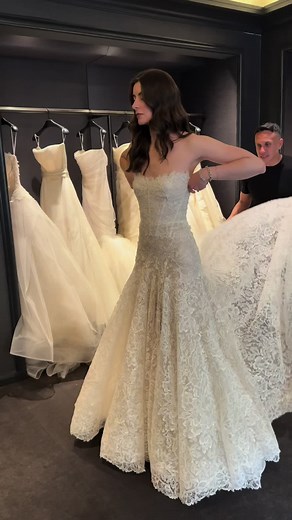 Vera Wang Lace Dress for 2026 Brides