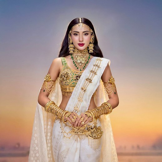 পিপল্স চয়েজ ক্যাটেগরিতে বাংলাদেশকে ভোট দিন। আর বেশি সময় নেই! National Costume of Miss Universe Bangladesh – “The Queen of Bengal” #MethilaforUniverse #74thmissuniverse #missuniversebangladesh #missuniverse | Miss Bangladesh - In Training