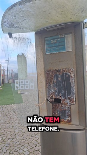 Vasco Melo on Instagram: "9h05:📍 Torreira Beach News: Há um posto de PT de telefone...mas sem telefone 🤣 #adorooquefaço #torreira #otiktokerdatorreira"