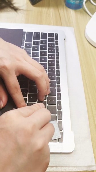 Watch Replace the key caps on the keyboard on Amazon Live