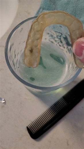 Cleaning mouth guard with effervescent denture cleaner part 2