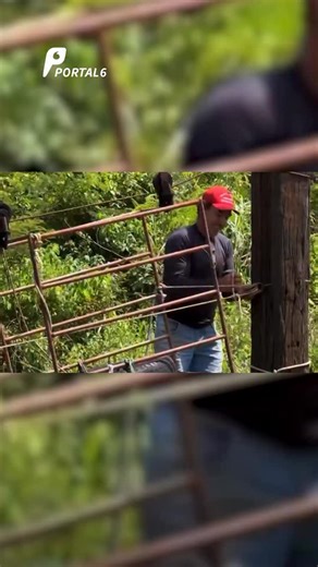 Portal 6 on Instagram: "OPÇÃO PERIGOSA | Moradores do distrito de Lagolândia, na cidade de Pirenópolis, optaram por se arriscar em uma tirolesa improvisada após a ponte que os conectava ao município de Vila Propício ser arrastada pela chuva. A travessia sobre o Rio do Peixe já era “extraoficial”. A ponte original, de alvenaria, foi levada por uma grande enchente em 2021. Desde então, os goianos têm se dedicado a construir e reconstruir uma feita de madeira. Segundo informações da TV Anhanguera, 