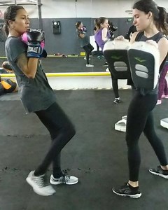 SparSecret en #sparringcenter , boxeo (y algo de kick) sólo para mujeres martes y jueves 10 AM. #boxinggirl #box #boxeo #workout #kickboxing #kick #fitnesslife #fitness #fitnessmotivation #powergirl #training | Sparring Center