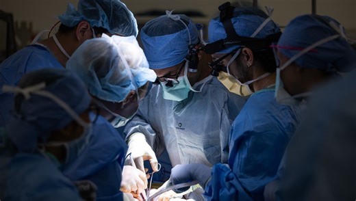 US Surgeons Successfully Perform World's First Human Bladder Transplant