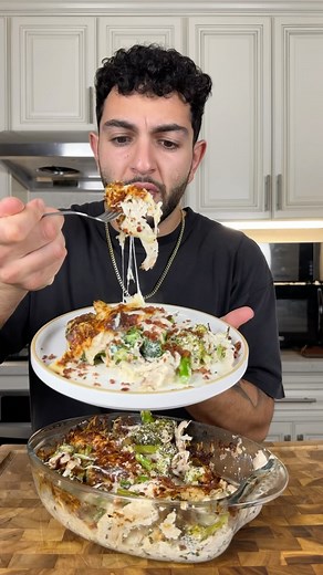 Karim Saad on Instagram: "Low Carb Chicken Ranch Bake 😮‍💨 (recipe 👇🏽) IB: @low.carb.love Ingredients: • 1 lb broccoli 🥦 • Salt and pepper, to taste 🧂 • Shredded rotisserie chicken 🍗 • 2 cups of my high protein low cal ranch • 2 tsp garlic powder 🧄 • 2 tsp onion powder 🧅 • mozzarella cheese 🧀 • freshly grated Parmesan cheese 🧀 • 1 tsp red chili flake (optional for extra spice) 🌶️ Instructions: 1. Mix in the pan top with mozzarella and Parmesan then bake at 385°F for 20 mins then broil