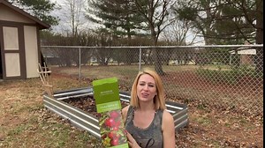 Garden Netting, 7.5 x 65 ft Bird Netting Deer Fence Mesh, Protect Crops, Vegetables, Fruits, Trees, Flowers Against Animals, Extra Strong Reusable Plant Cover Net with 100pcs Zips and 10pcs Nails