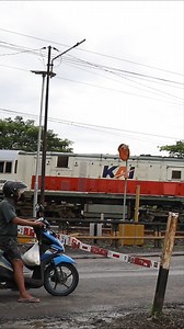 1.3K views · 16 reactions | Railroad Crossing Indonesia - Train Videos 247- Indonesian Railways #trains #railfanning #trainspotting #railwayphotography #train #reelsvideoシ #railway | Java Railfanning | Facebook