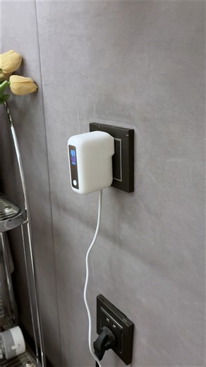 5.1K views · 39 reactions | The Charger You Didn’t Know You Needed — LISEN Fast Travel Charger Review https://amzn.to/49vaUbE (JUST$37.99 Code : LISENP603) #portablecharger #powerbank #lisen #compact #foryoupage #goodstuff #dealsforyoudays #mini #LISEN #lisentech #review #tech #gadgets #ideas #fyp #lifehacks | LISEN | Facebook