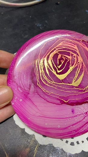 Creative Pooja Yadav | Art & Craft Classes | DIY Golden Alcohol Ink (Budget-Friendly ) What You Need: Golden mica powder Isopropyl alcohol (at least 91% concentration is best)... | Instagram