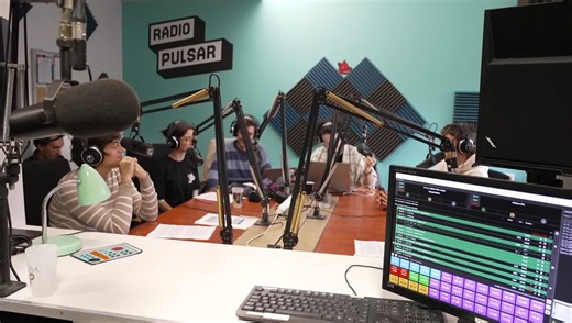 VIDÉO - "140 bénévoles chaque année" : Radio Pulsar, 40 ans de voix libres et citoyennes à Poitiers - ICI