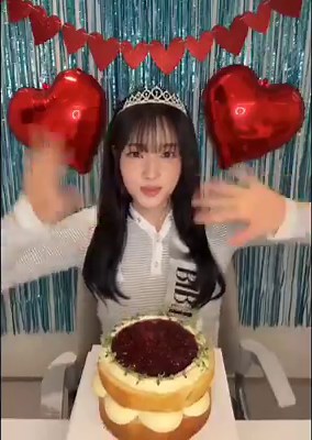 260414자윤이 위버스 라이브4월 14일의 주인공이자 Birthday Queen이신 자윤공주님께서 당도하셨습니다#스테이씨 #STAYC #윤 #YOON