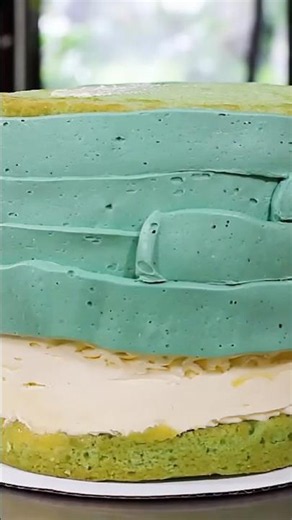 I’ll only build my cakes this way! #cakedecorating #tips #baking #vegan
